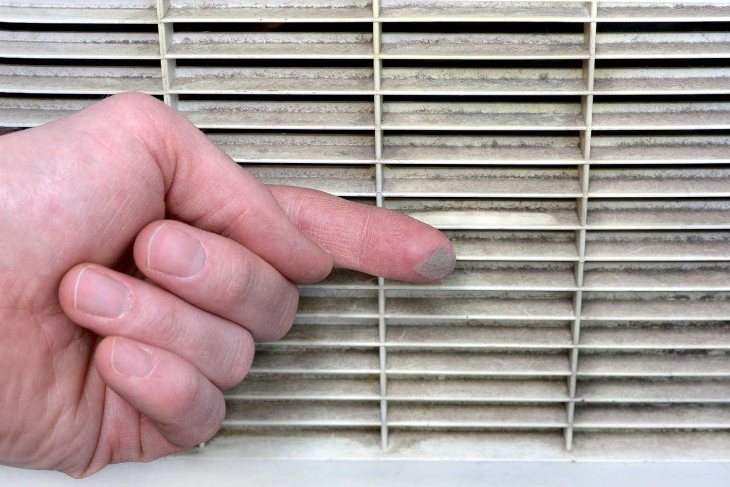 Aire frío procedente de las rejillas de ventilación [When The Heat Is On Or Off]