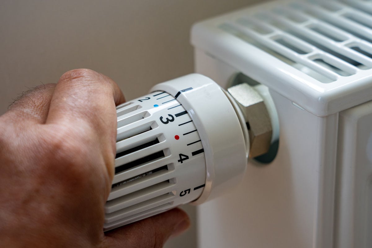 ¿La calefacción de emergencia funciona constantemente?