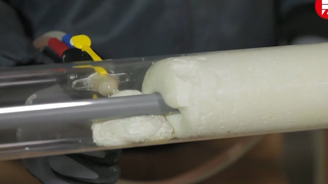 Aislamiento de tubos y tuberías con espuma en spray